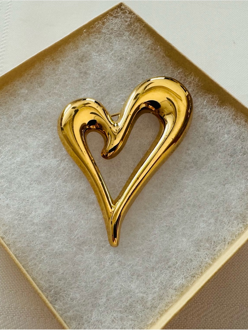 EUC Vintage Monet Sculptural Open Heart Brooch